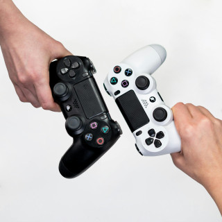 Video Games & Consoles Image